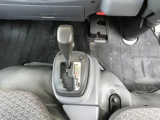 いすゞ エルフ 2RG-NLR88AR(2WD)の写真26