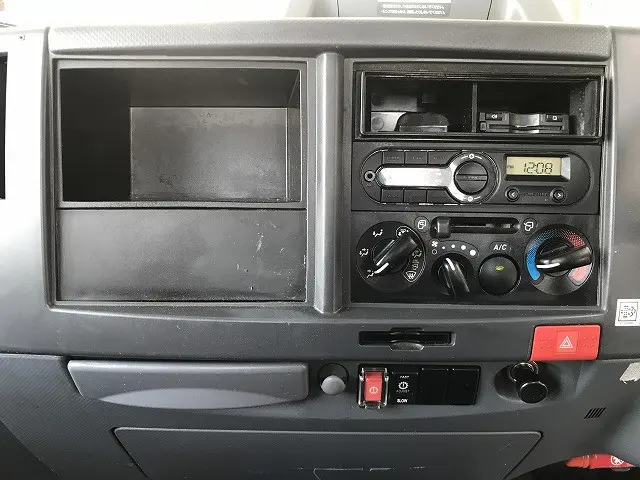 いすゞ エルフ 2RG-NLR88AR(2WD)の写真27