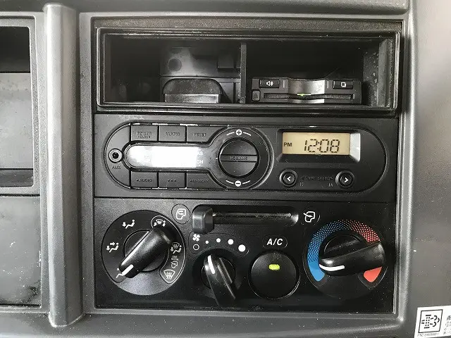 いすゞ エルフ 2RG-NLR88AR(2WD)の写真29