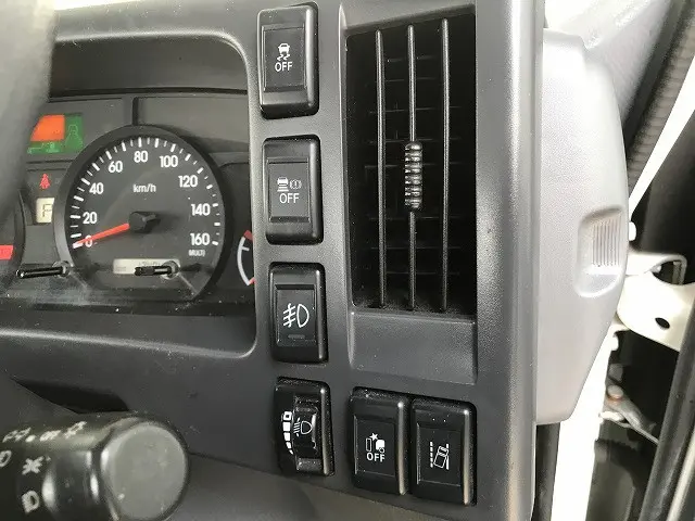 いすゞ エルフ 2RG-NLR88AR(2WD)の写真31