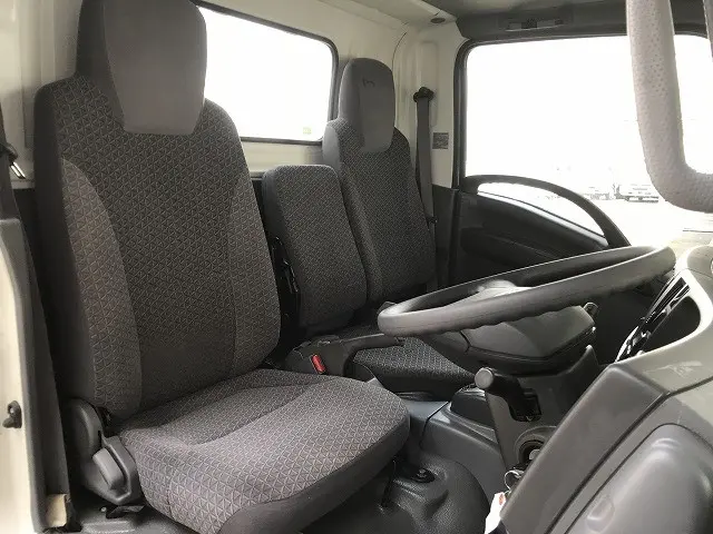 いすゞ エルフ 2RG-NLR88AR(2WD)の写真34