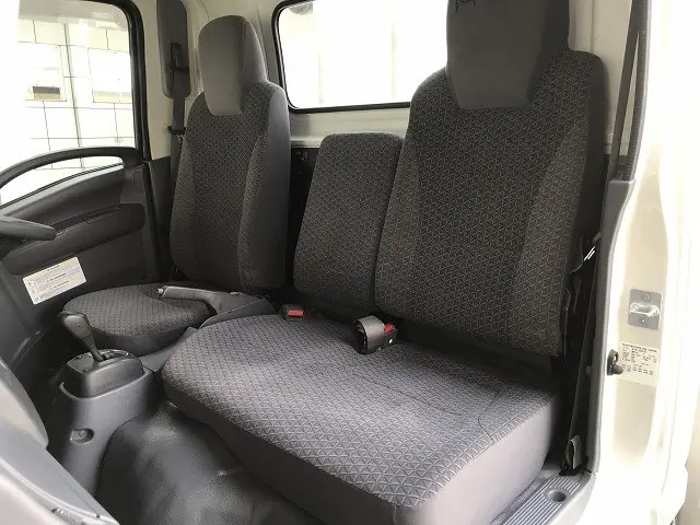 いすゞ エルフ 2RG-NLR88AR(2WD)の写真35