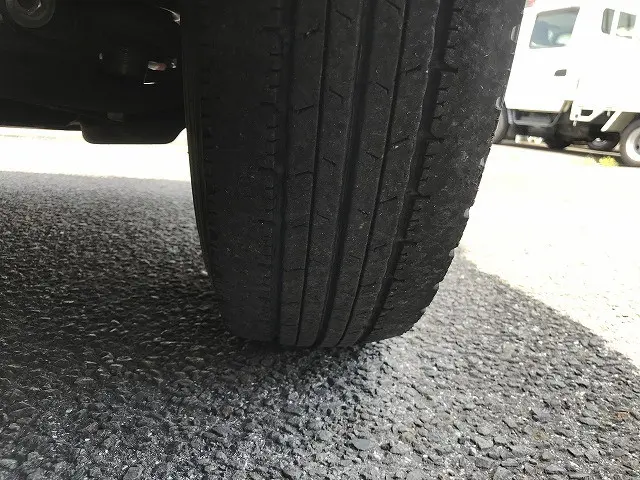 いすゞ エルフ 2RG-NLR88AR(2WD)の写真43