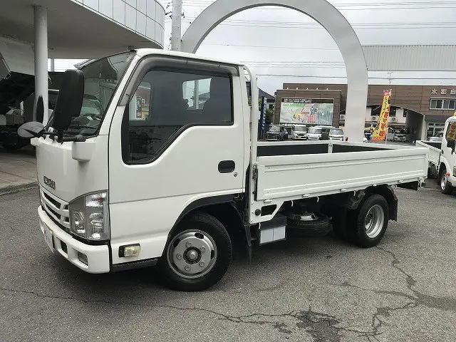 いすゞ エルフ 2RG-NJR88A(2WD)の写真1