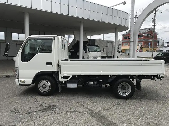 いすゞ エルフ 2RG-NJR88A(2WD)の写真7