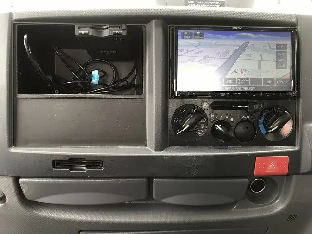 いすゞ エルフ 2RG-NJR88A(2WD)の写真27