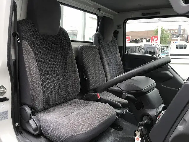 いすゞ エルフ 2RG-NJR88A(2WD)の写真34