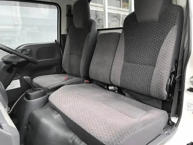 いすゞ エルフ 2RG-NJR88A(2WD)の写真35
