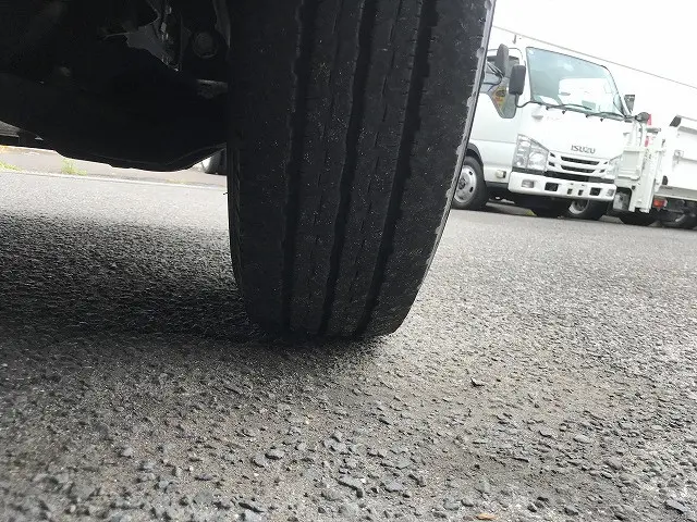 いすゞ エルフ 2RG-NJR88A(2WD)の写真43