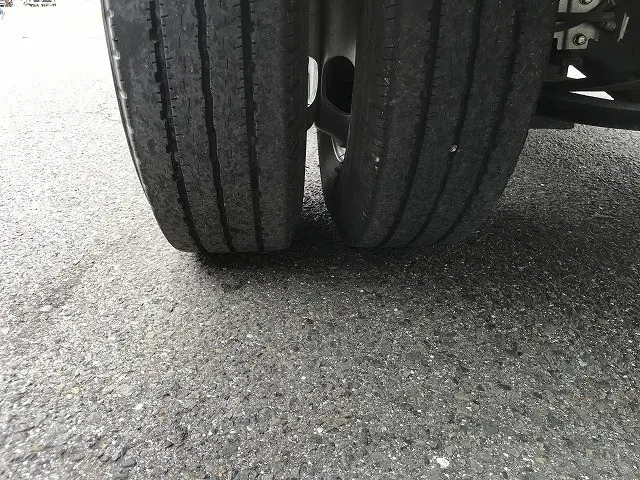 いすゞ エルフ 2RG-NJR88A(2WD)の写真45