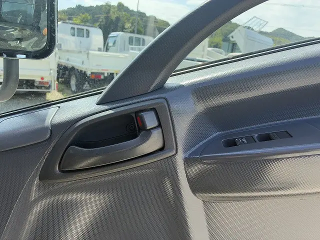 いすゞ エルフ TRG-NPR85AR(2WD)の写真35