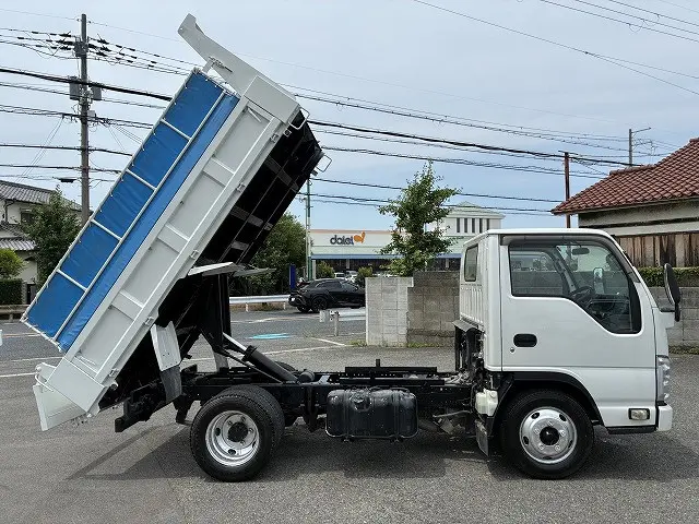 いすゞ エルフ TPG-NKR85AD(2WD)の写真5