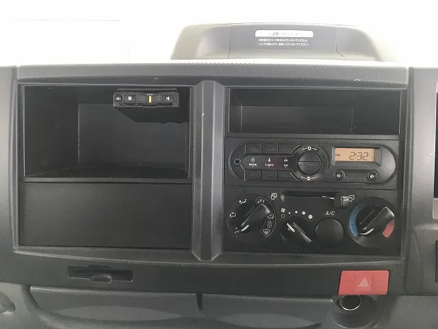 いすゞ エルフ 2RG-NJS88A(4WD)の写真43