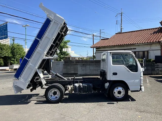 いすゞ エルフ BKG-NJR85AD(2WD)の写真5