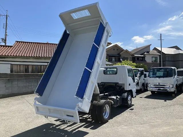 いすゞ エルフ BKG-NJR85AD(2WD)の写真8