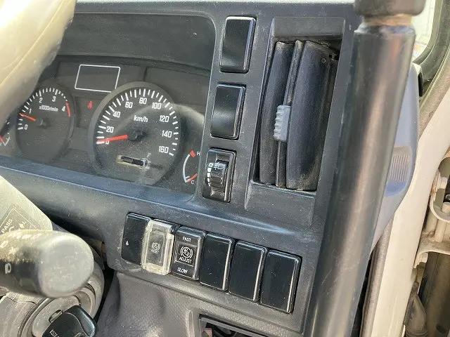 いすゞ エルフ BKG-NJR85AD(2WD)の写真38