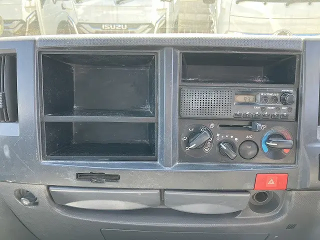 いすゞ エルフ BKG-NJR85AD(2WD)の写真41