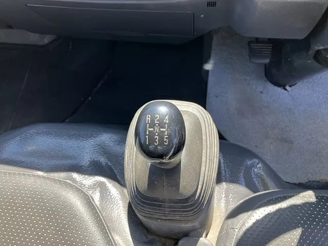 いすゞ エルフ BKG-NJR85AD(2WD)の写真42