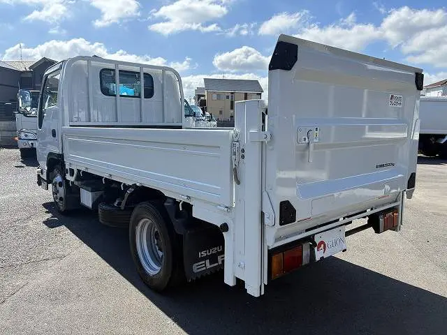 いすゞ エルフ TRG-NJR85A(2WD)の写真8