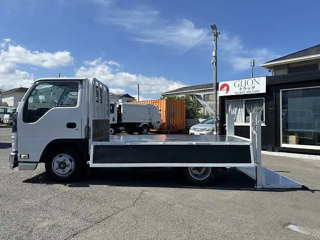 いすゞ エルフ TRG-NJR85A(2WD)の写真11
