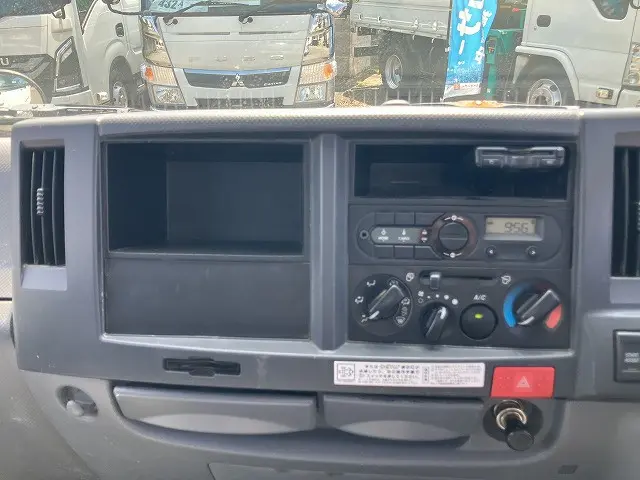 いすゞ エルフ 2RG-NKR88AN(2WD)の写真43