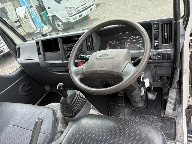 いすゞ エルフ TPG-NKR85AD(2WD)の写真37