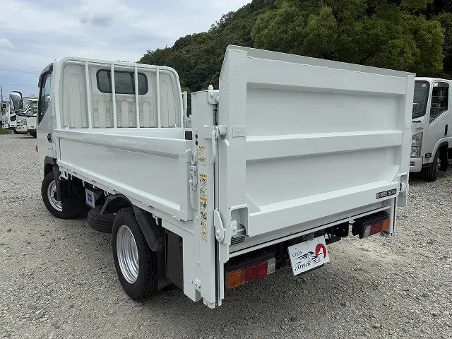 三菱 キャンター TPG-FBA00(4WD)の写真6