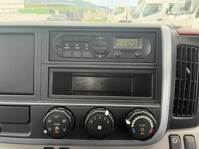 三菱 キャンター TPG-FBA00(4WD)の写真34