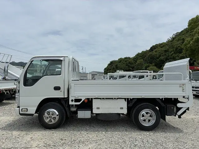 いすゞ エルフ BKG-NKR85A(2WD)の写真4