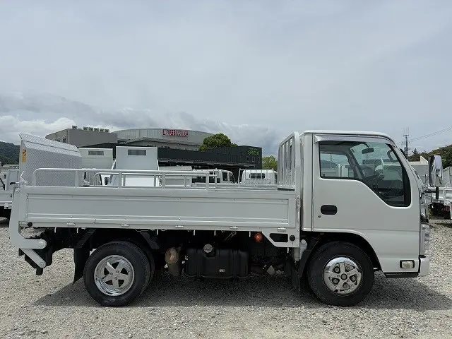いすゞ エルフ BKG-NKR85A(2WD)の写真5