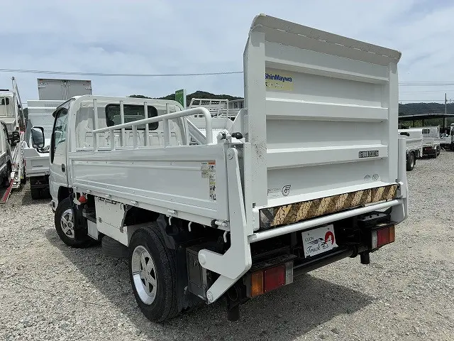 いすゞ エルフ BKG-NKR85A(2WD)の写真6