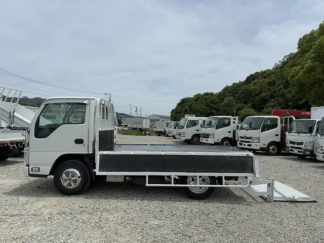 いすゞ エルフ BKG-NKR85A(2WD)の写真11