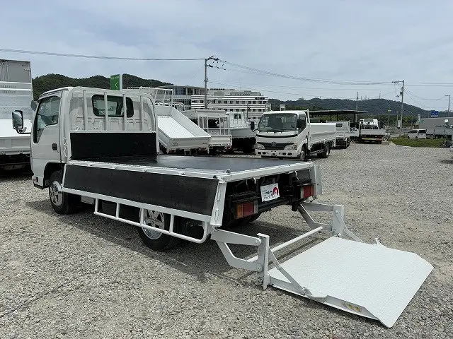いすゞ エルフ BKG-NKR85A(2WD)の写真13