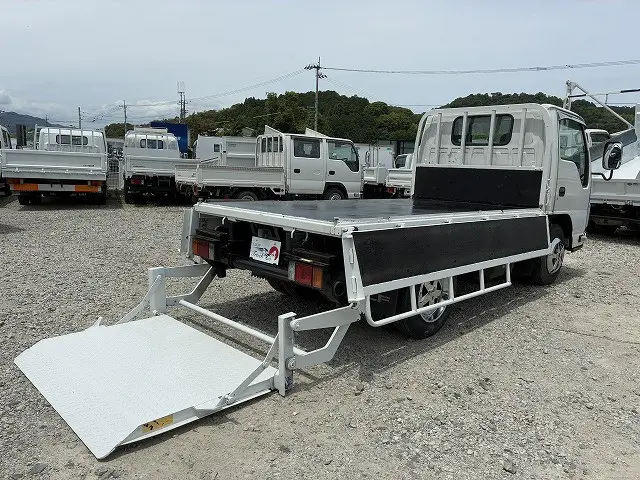 いすゞ エルフ BKG-NKR85A(2WD)の写真15