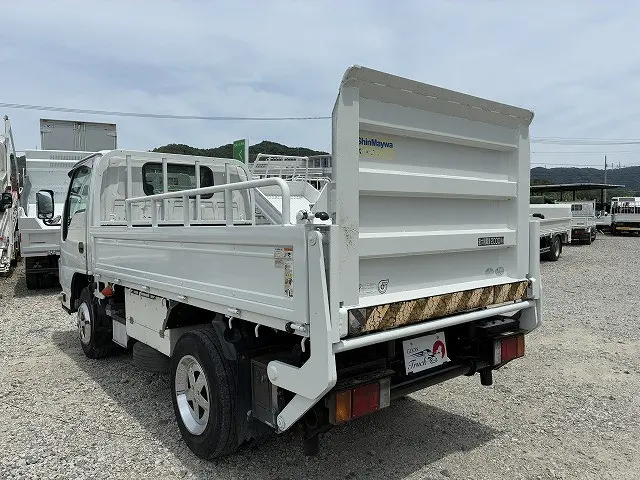 いすゞ エルフ BKG-NKR85A(2WD)の写真32