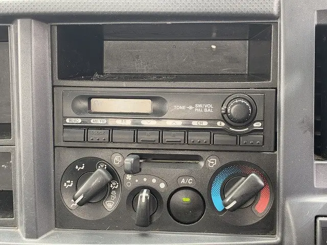 いすゞ エルフ BKG-NKR85A(2WD)の写真35