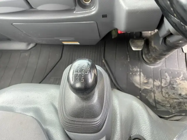 いすゞ エルフ BKG-NKR85A(2WD)の写真36