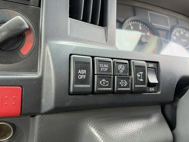 いすゞ エルフ BKG-NKR85A(2WD)の写真37