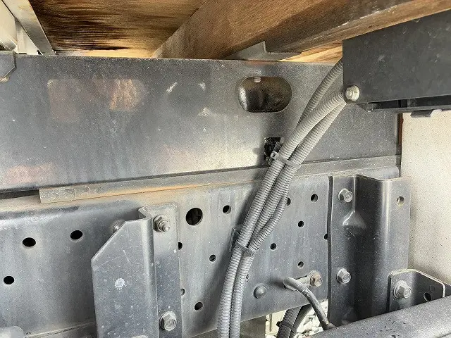 いすゞ エルフ BKG-NKR85A(2WD)の写真45