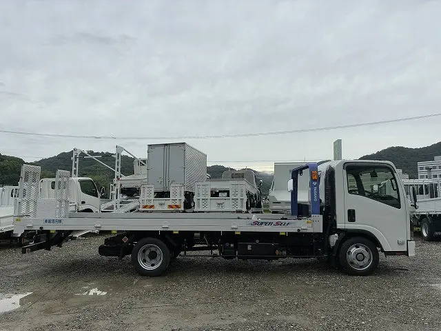 いすゞ エルフ 2RG-NPR88AN(2WD)の写真5