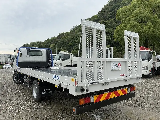 いすゞ エルフ 2RG-NPR88AN(2WD)の写真6