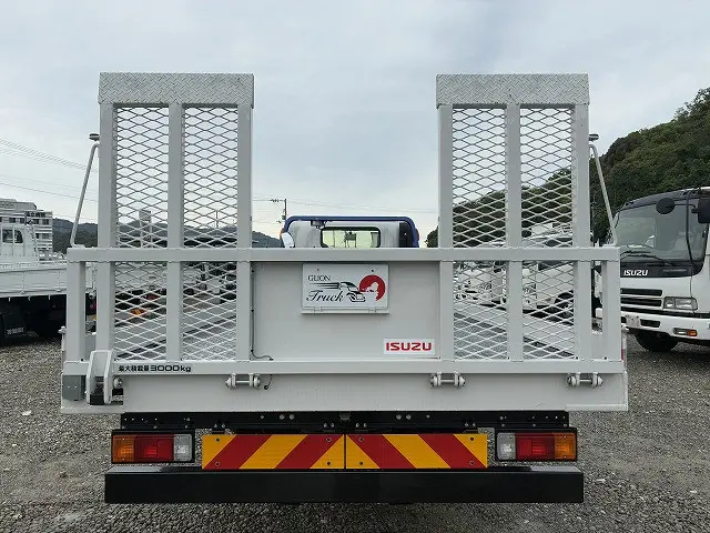 いすゞ エルフ 2RG-NPR88AN(2WD)の写真7