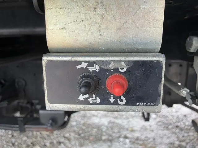 いすゞ エルフ 2RG-NPR88AN(2WD)の写真43