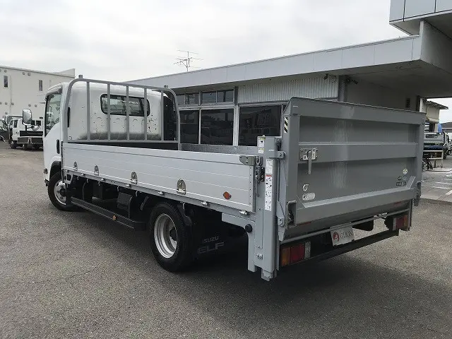 いすゞ エルフ TRG-NPR85AR(2WD)の写真4