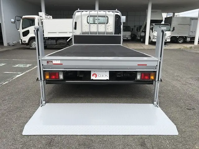 いすゞ エルフ TRG-NPR85AR(2WD)の写真12