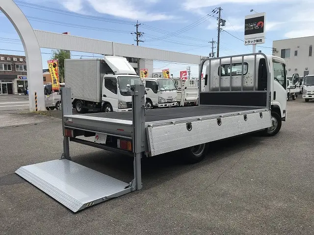 いすゞ エルフ TRG-NPR85AR(2WD)の写真13