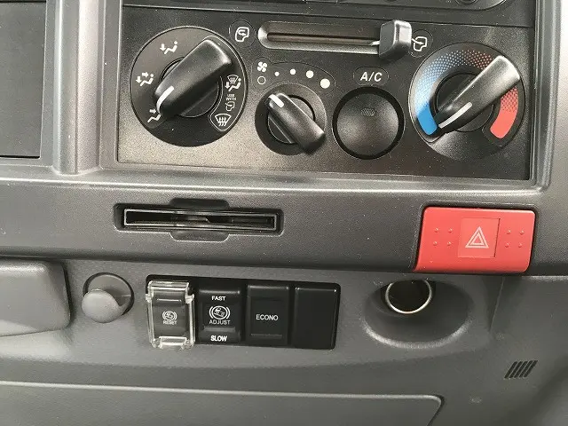 いすゞ エルフ TRG-NPR85AR(2WD)の写真28