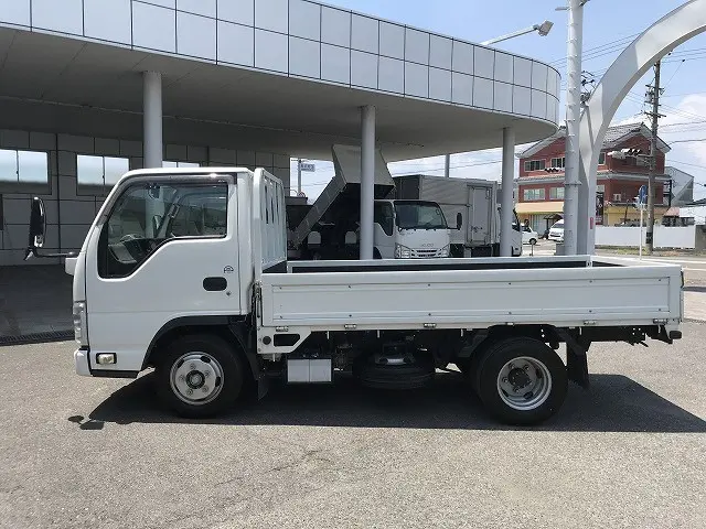 いすゞ エルフ 2RG-NJR88A(2WD)の写真4