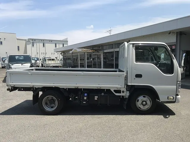 いすゞ エルフ 2RG-NJR88A(2WD)の写真5
