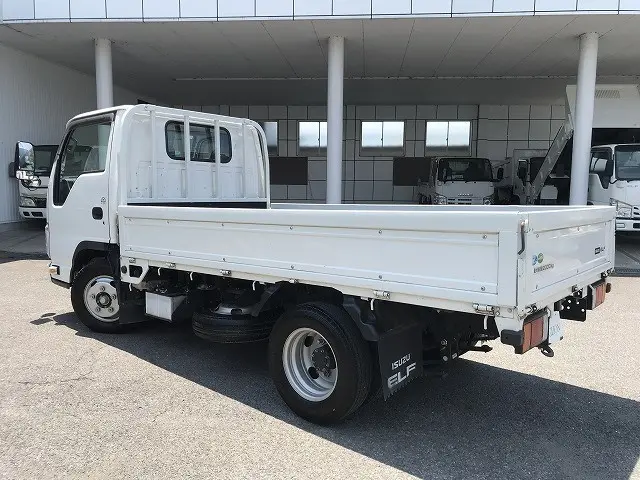 いすゞ エルフ 2RG-NJR88A(2WD)の写真6